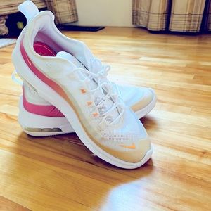WOMEN'S NIKE SNEAKERS